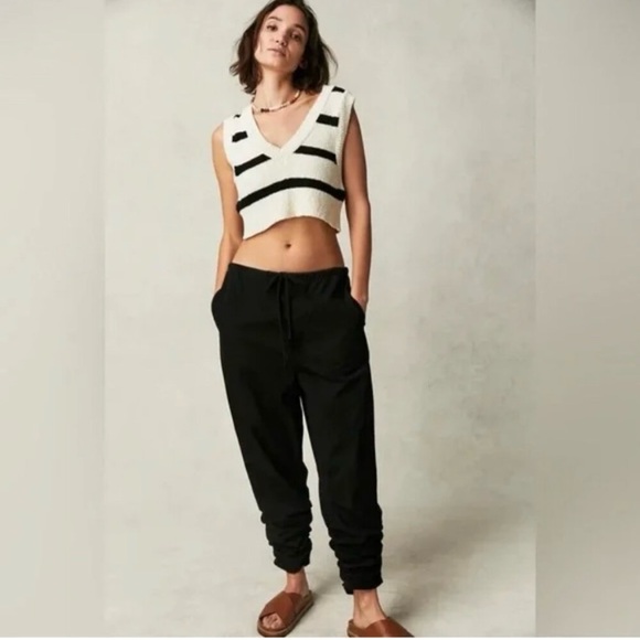 Free People Pants - NWT Free People New Light Parachute Pants black XS